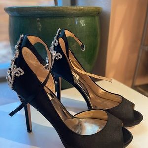 💕Badley Mischka - Badgley Mischka Brand
Gorgeous Peep Toe Evening Shoe Size 9✨